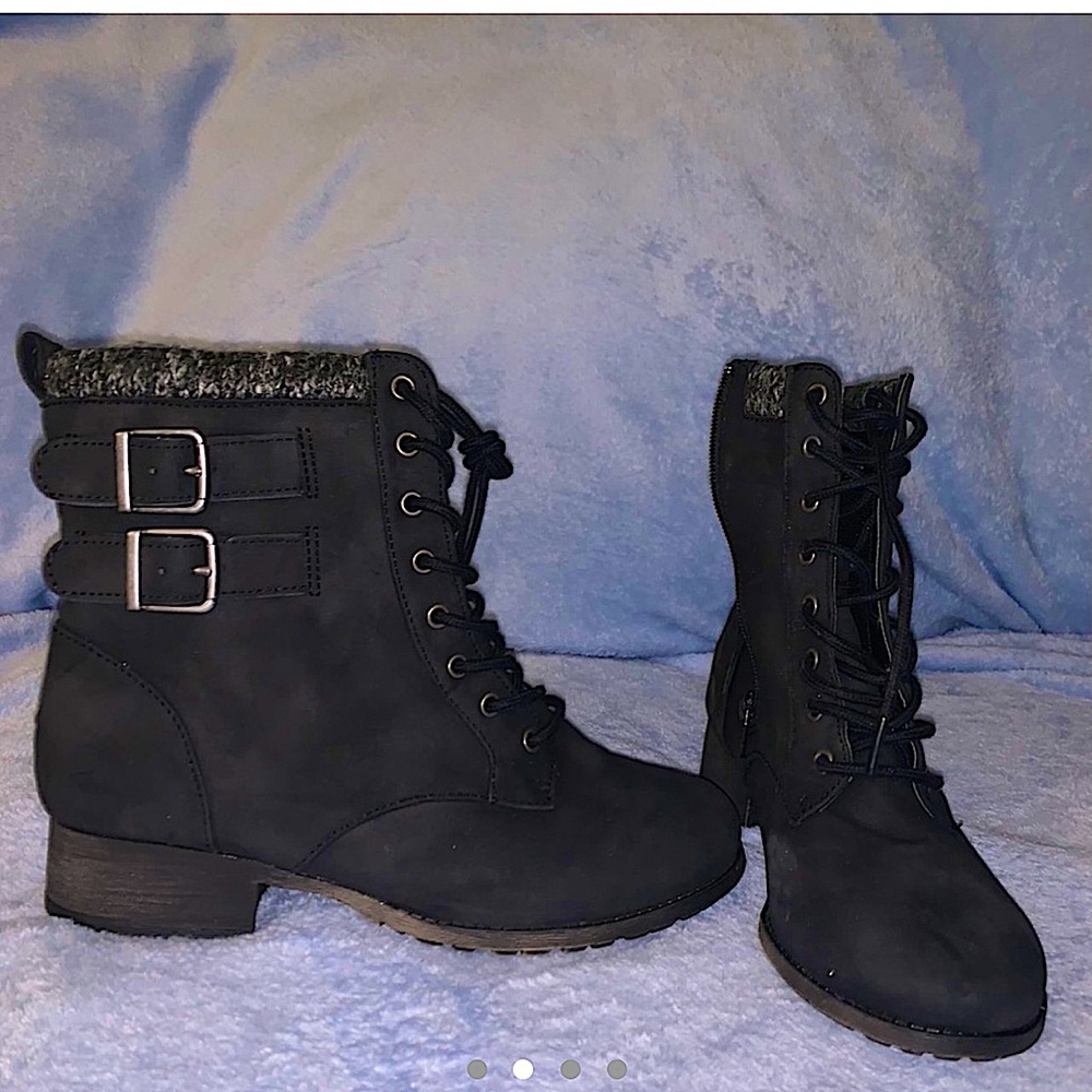 Cute black everyday boots.